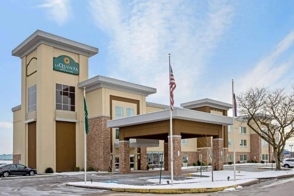 La Quinta Inn & Suites by Wyndham York hotel hero