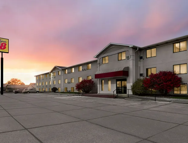 Super 8 by Wyndham Lincoln North hotel detail image 3