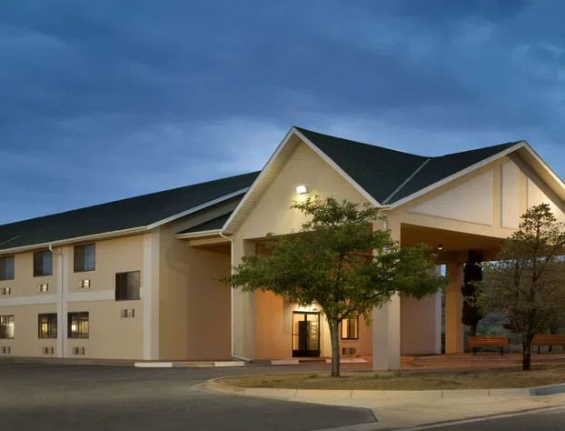 Travelodge by Wyndham Belen hotel detail image 1