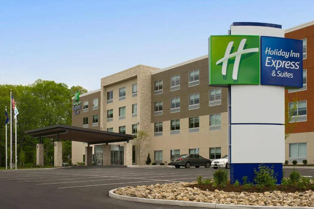 Holiday Inn Express & Suites Altoona by IHG hotel hero