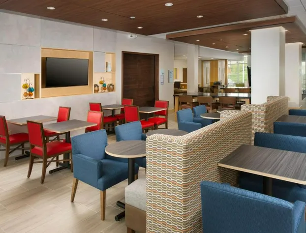 Holiday Inn Express & Suites Altoona by IHG hotel detail image 4