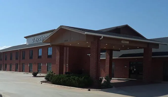 Days Inn by Wyndham Alva hotel hero