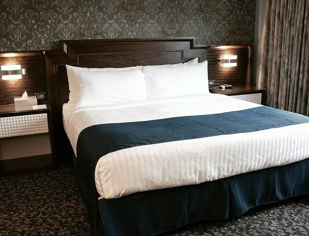 The Deluxe Hotel Vancouver hotel detail image 4