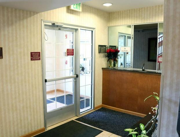 HomeTown Inn & Suites hotel detail image 3