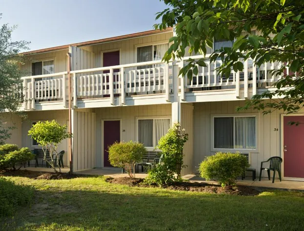 Wellfleet Motel and Lodge hotel detail image 3