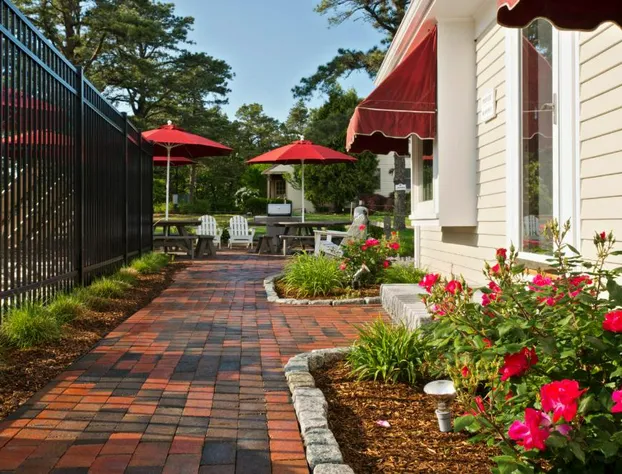 Wellfleet Motel and Lodge hotel detail image 4