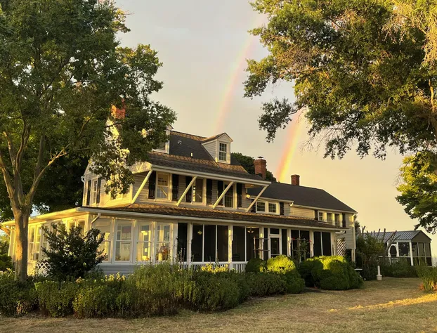 Black Walnut Point Inn hotel detail image 2