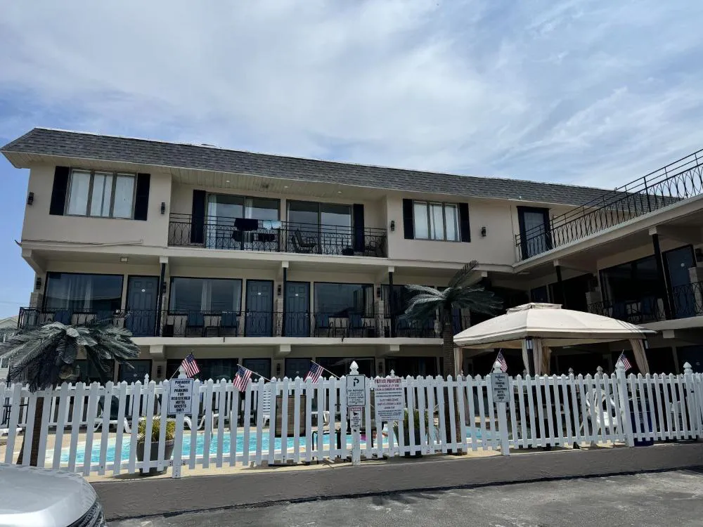 Paradise Inn hotel hero