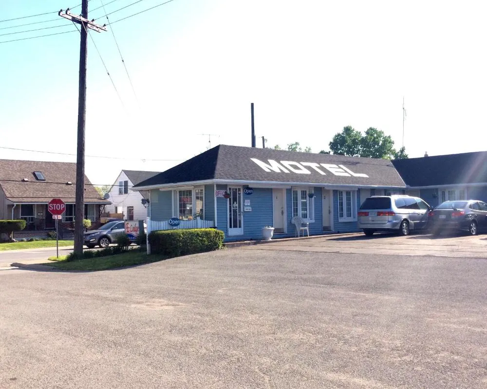 E-Lodge Motel hotel hero