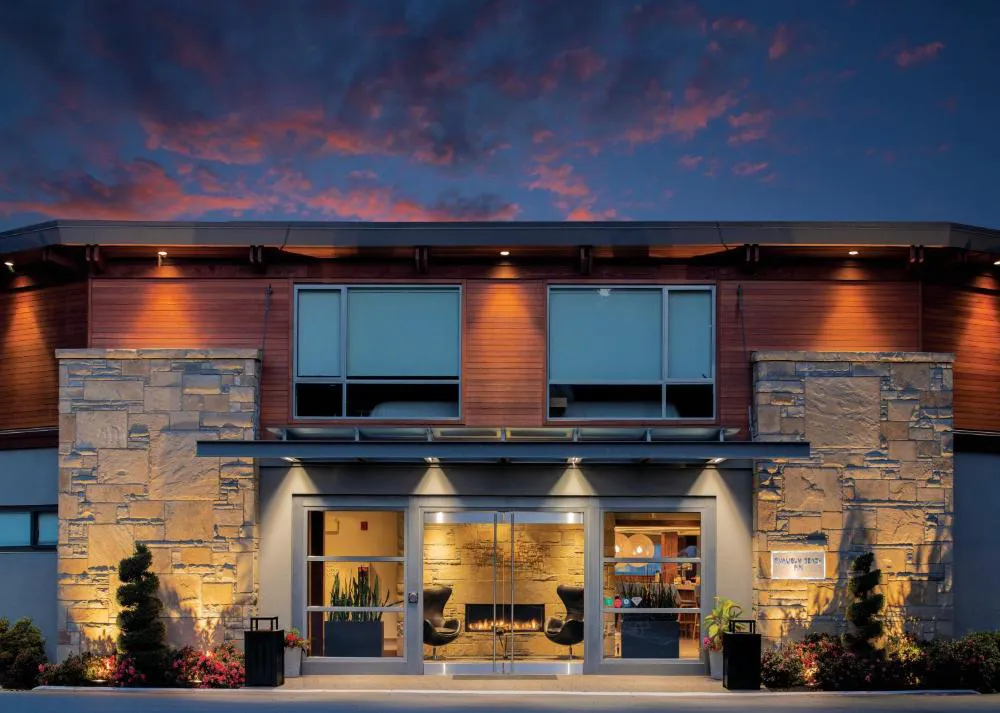 Qualicum Beach Inn hotel hero
