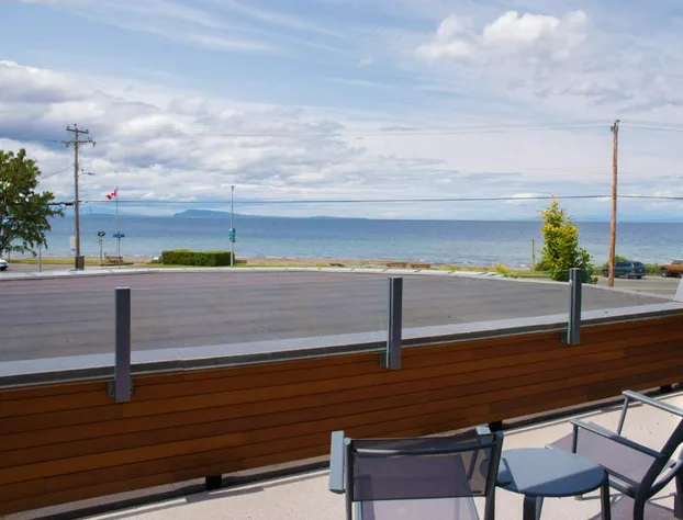 Qualicum Beach Inn hotel detail image 4