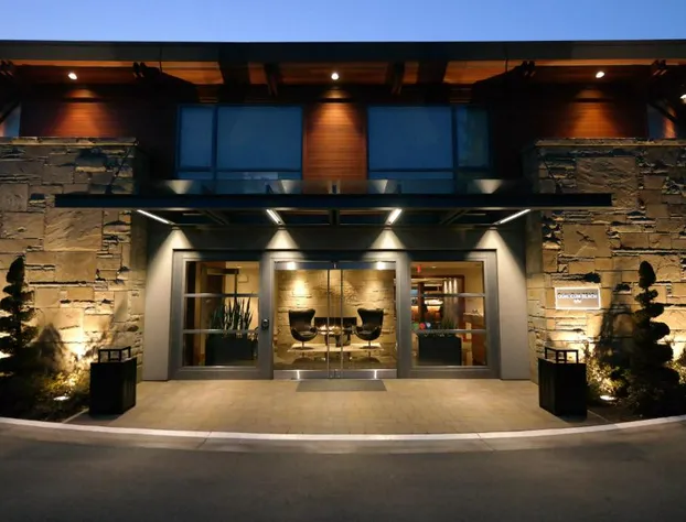 Qualicum Beach Inn hotel detail image 4