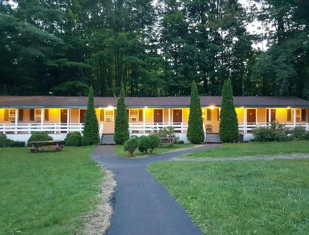 Adirondack Oasis Motel hotel detail image 2