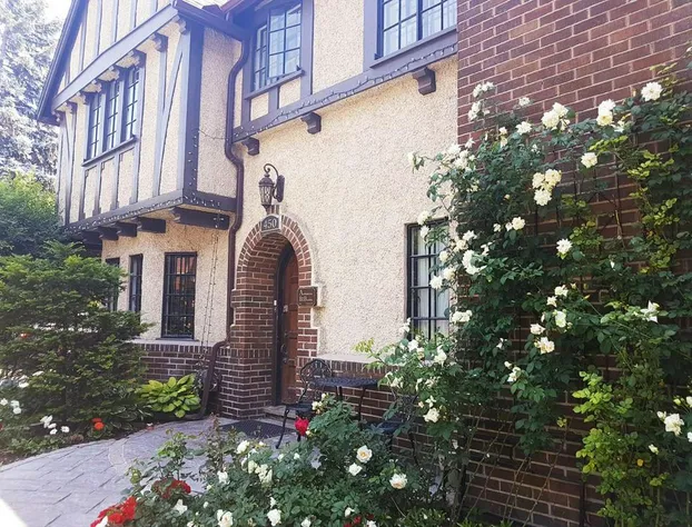 Ambassador B&B hotel detail image 2