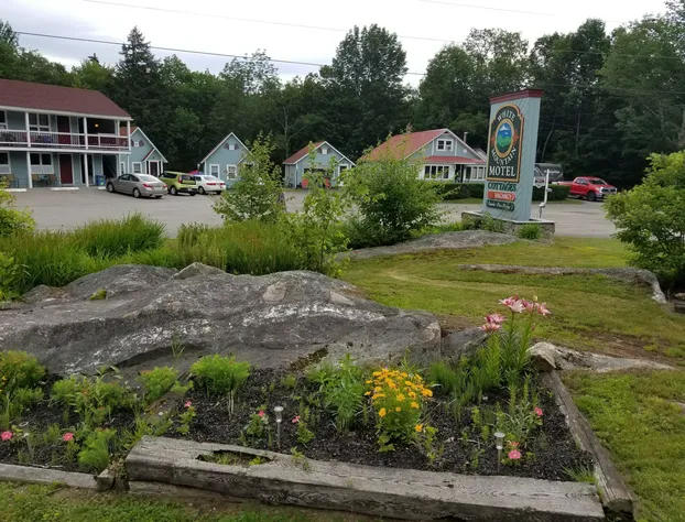 White Mountain Motel And Cottages hotel detail image 1