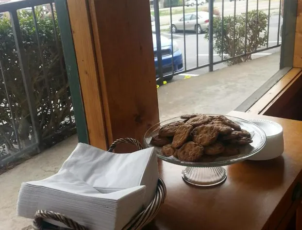 Mountain Breeze Motel hotel detail image 4