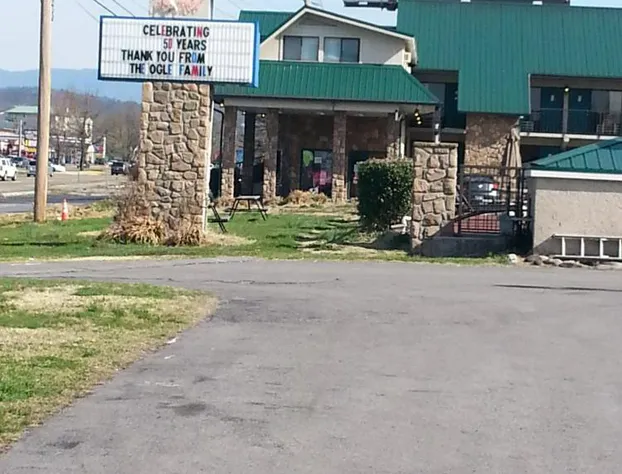 Mountain Breeze Motel hotel detail image 3