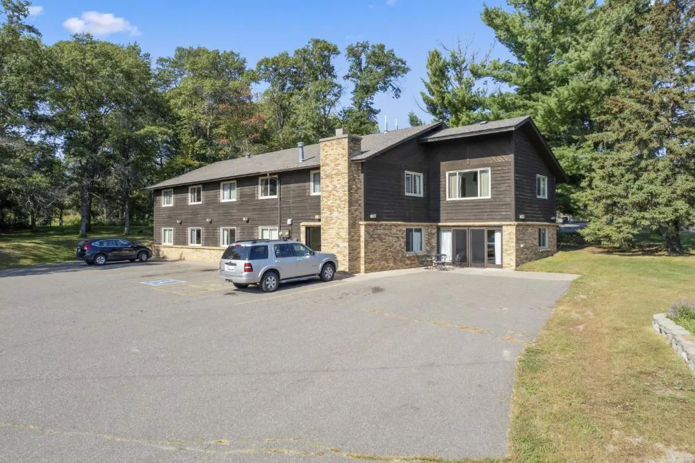 Pelican Lakes Motel hotel hero