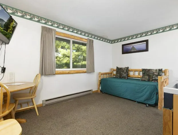 Pelican Lakes Motel hotel detail image 1