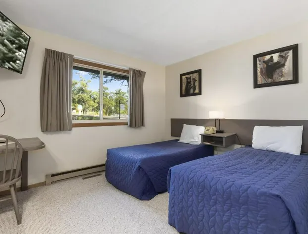 Pelican Lakes Motel hotel detail image 2