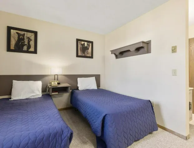 Pelican Lakes Motel hotel detail image 3