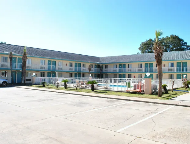 Coconut Grove Motor Inn hotel detail image 1