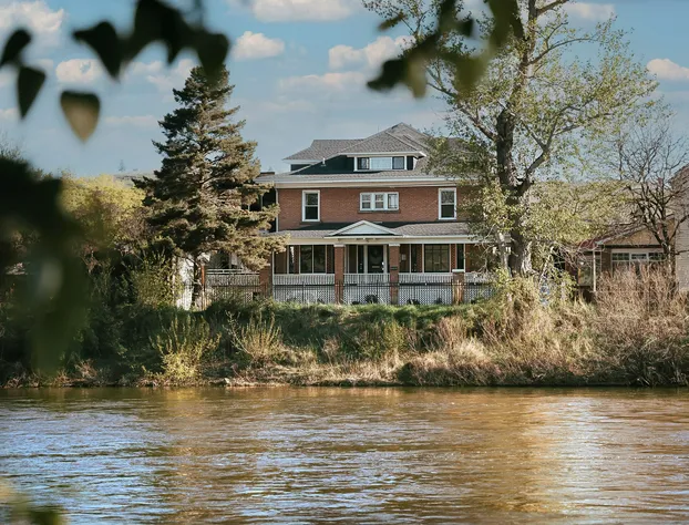 Goldsmith's Riverfront Inn hotel detail image 1