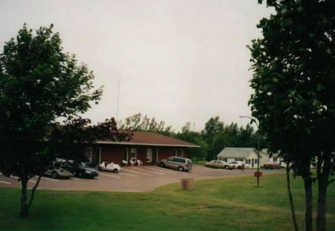 Summerside Motel & Cottages hotel hero