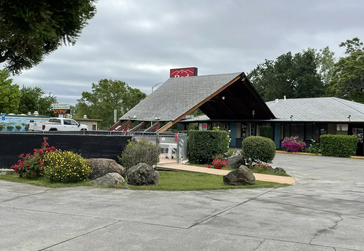 Red Bluff Inn hotel hero
