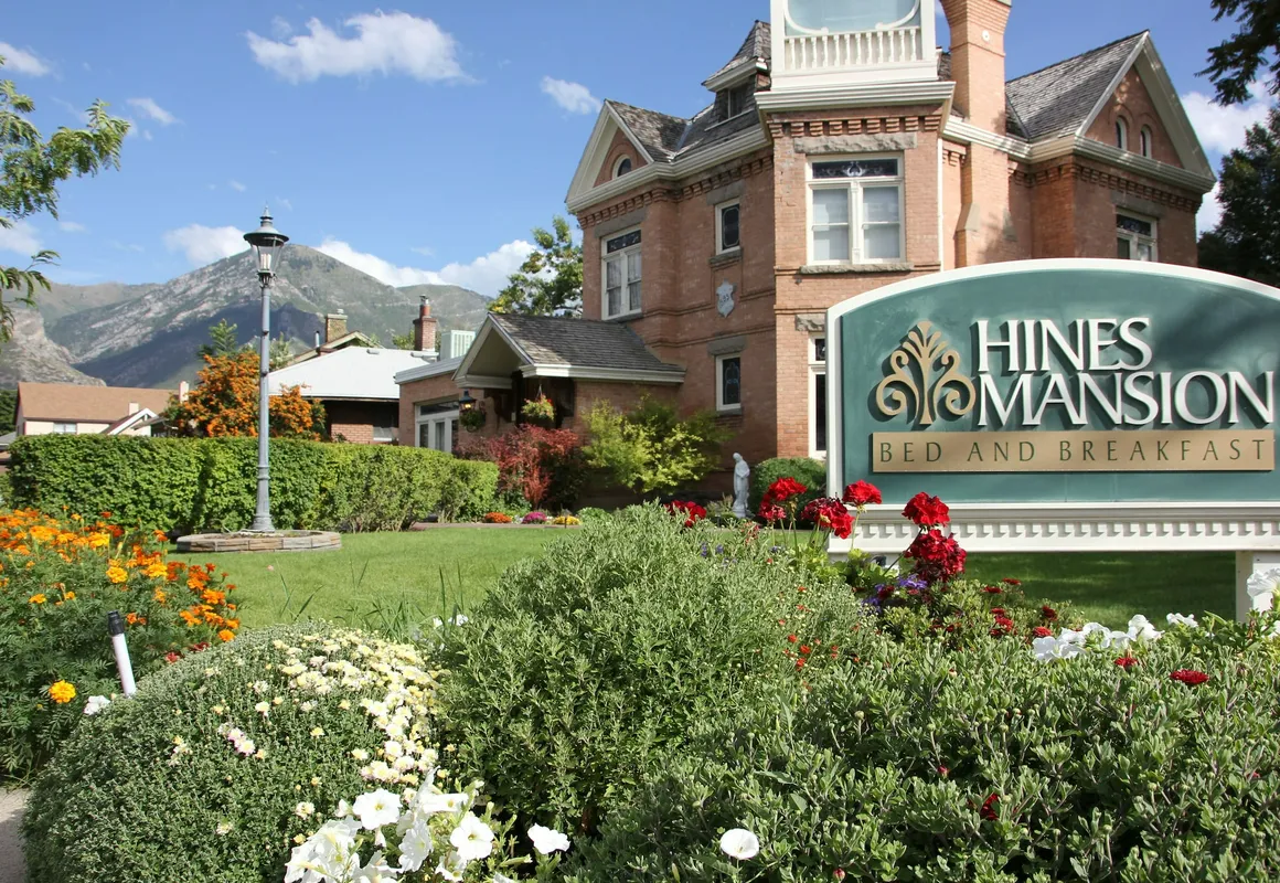 Hines Mansion hotel hero