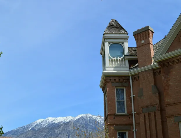 Hines Mansion hotel detail image 1