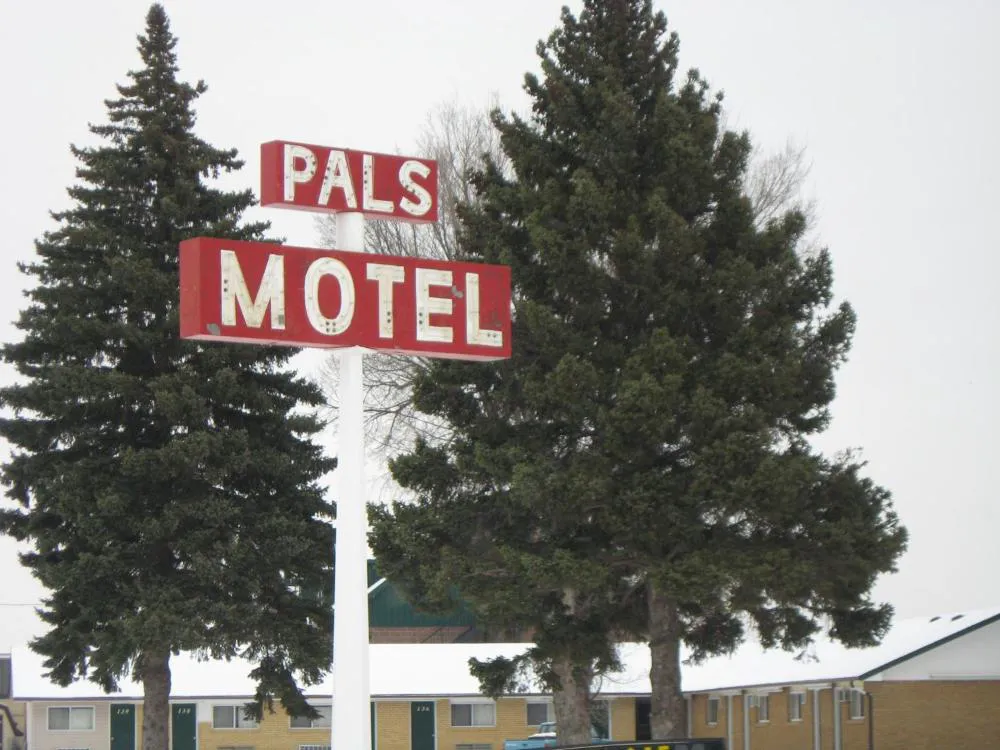 Pal's Motel hotel hero