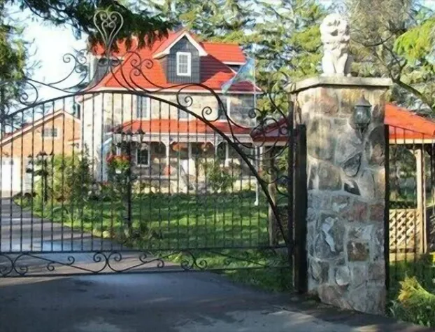 CastleView Inn by Elevate Rooms hotel detail image 2