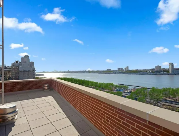 Riverside Tower Hotel hotel detail image 4