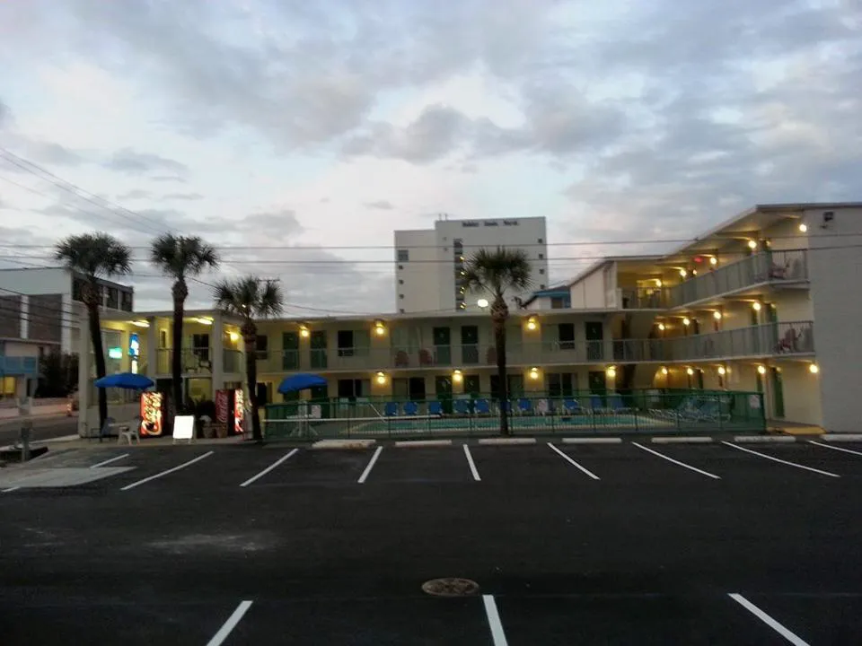 Admiral Motor Inn hotel hero