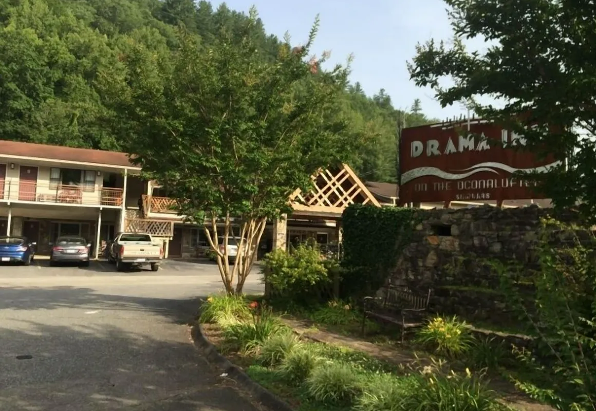 Drama Inn hotel hero