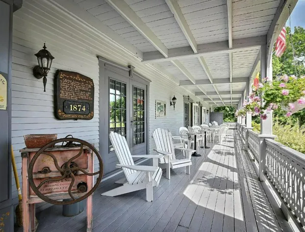 Auberge Lakeview Inn hotel detail image 1