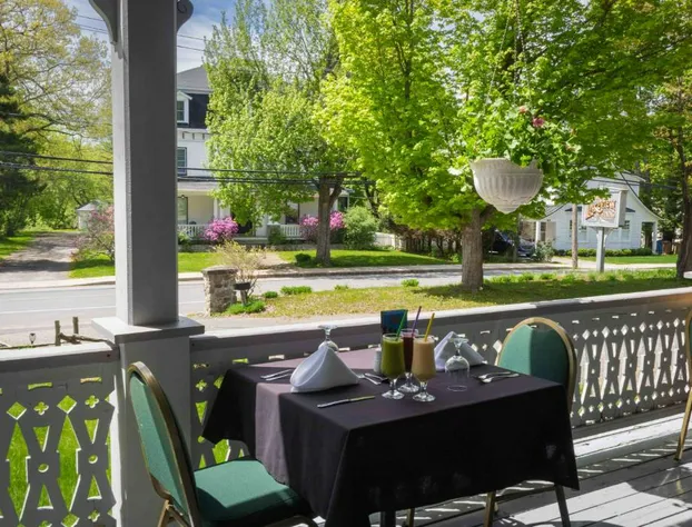 Auberge Lakeview Inn hotel detail image 2