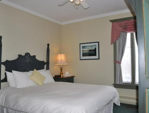 Auberge Lakeview Inn hotel detail image 4