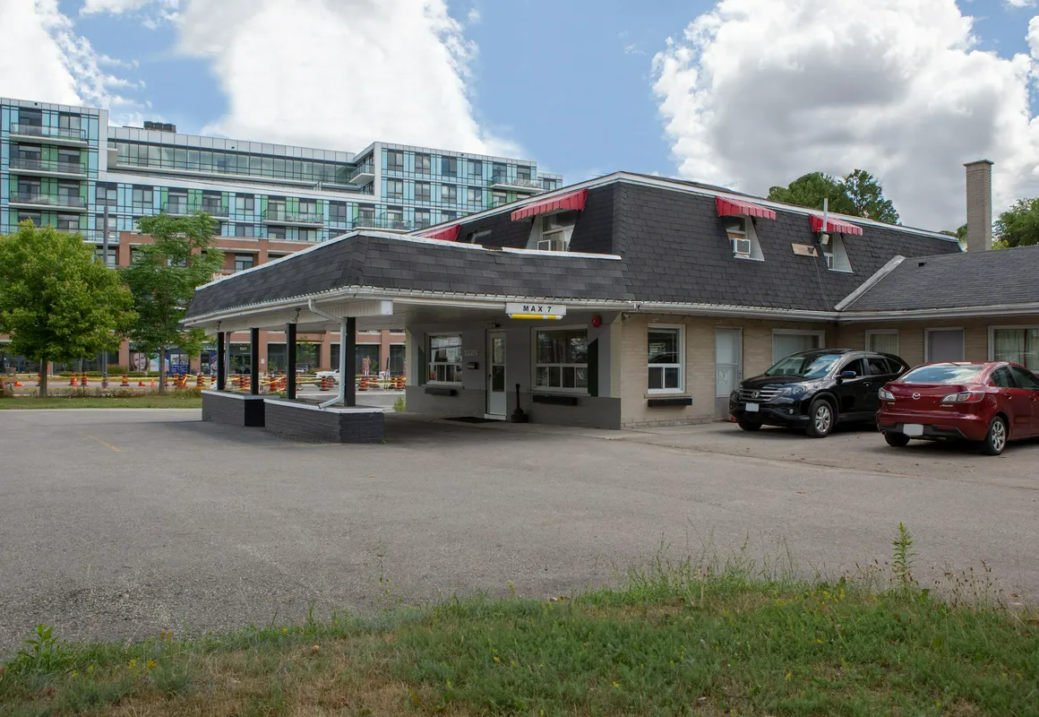 Hotel Richmond Hill ON North hotel hero