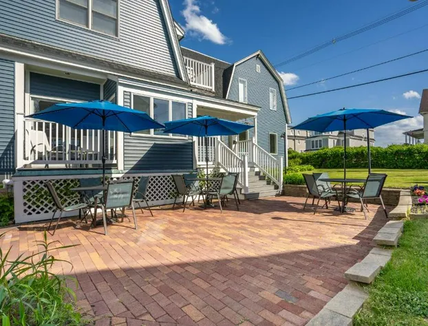 The Lighthouse Inn & Suites hotel detail image 1