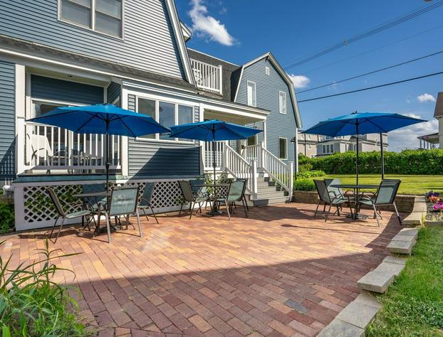 The Lighthouse Inn & Suites hotel detail image 1