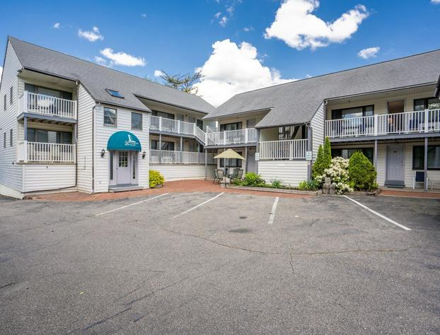 The Lighthouse Inn & Suites hotel detail image 4