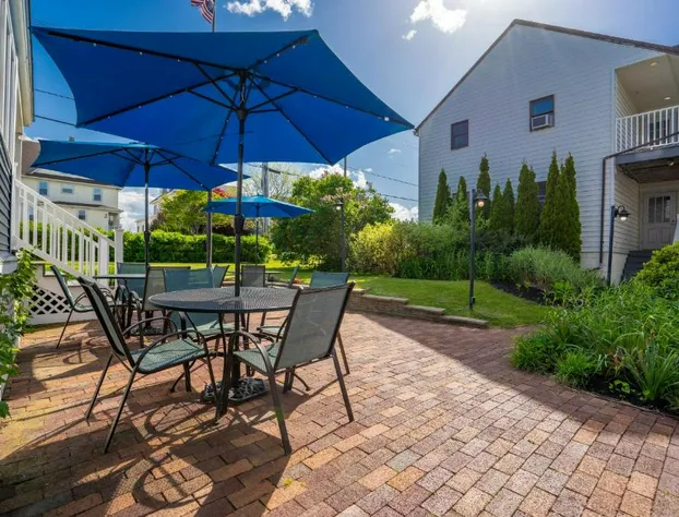 The Lighthouse Inn & Suites hotel detail image 4