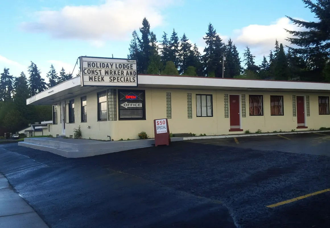 Holiday Lodge hotel hero