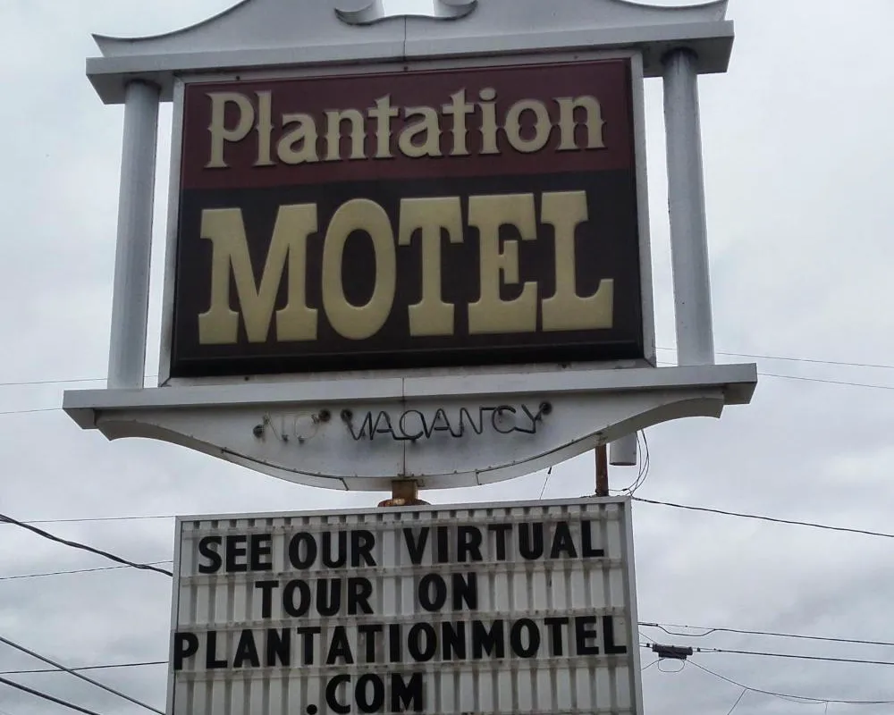 Plantation Motel hotel hero