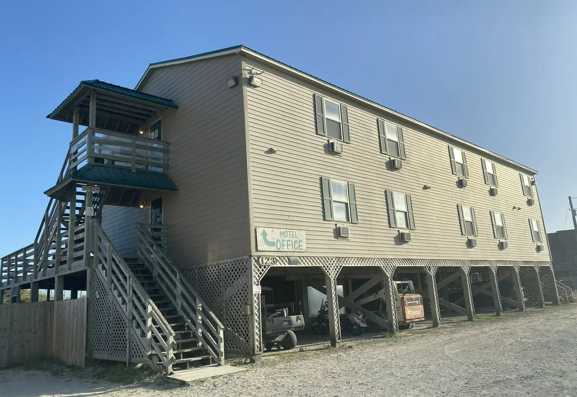 Seaview Pier and Motel hotel hero