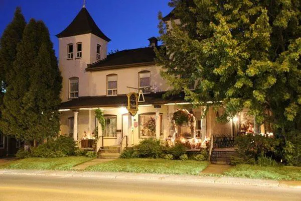 Auberge Les Deux Tours hotel hero