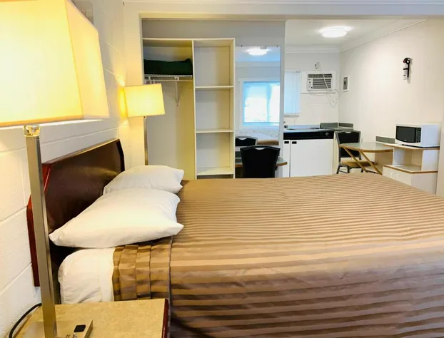 Travelers Motel hotel detail image 4