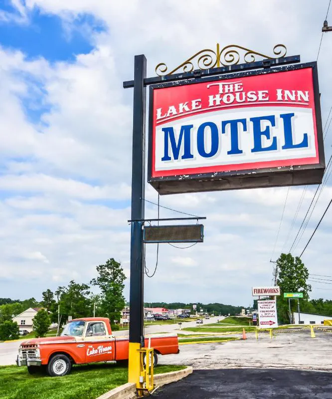 The Lake House Inn hotel hero